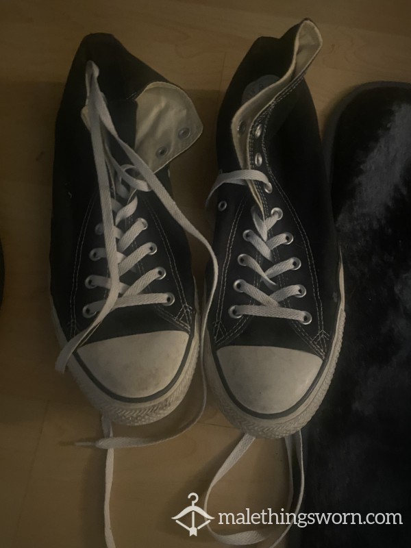 Stinky Black Converse
