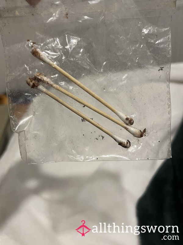 👂😮‍💨 Stinky Dog Buds 🐶 From One Hound To Another 🐶