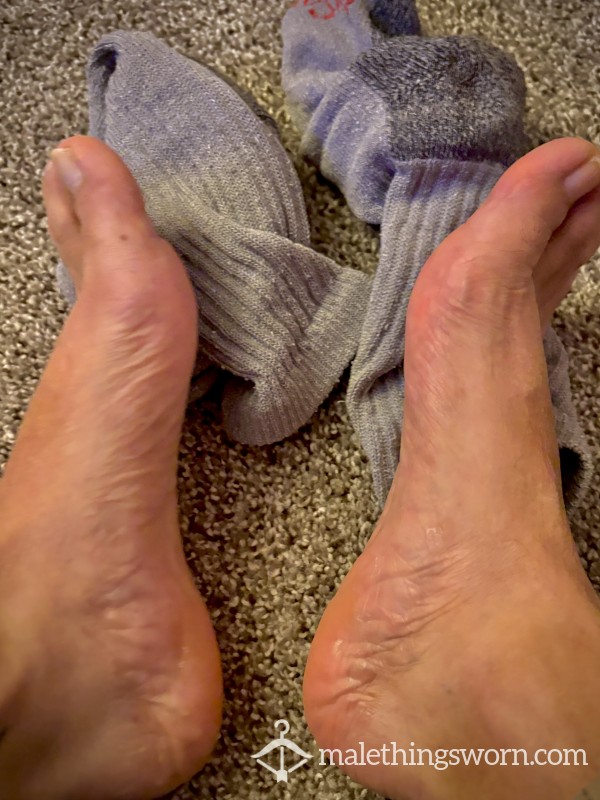 STINKY FEET AND CONSTRUCTION WORK SOCKS