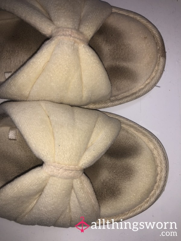 💸SOLD💸   Stinky Flats Slippers + 3 Day Worn Mystery Socks