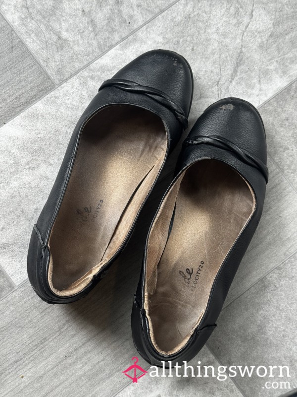 STINKY FLIGHT ATTENDANT FLATS