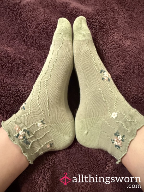 Stinky Frilly Flor*l Socks