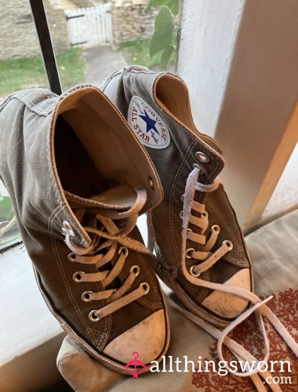 STINKY GREEN CONVERSES