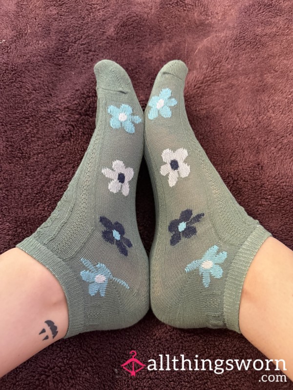 Stinky Green Flor*l Socks🌼