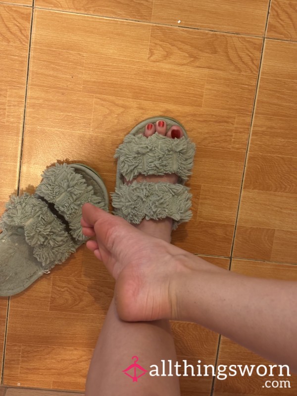 Stinky Green Slippers – Destroyed By My Sweaty Feet