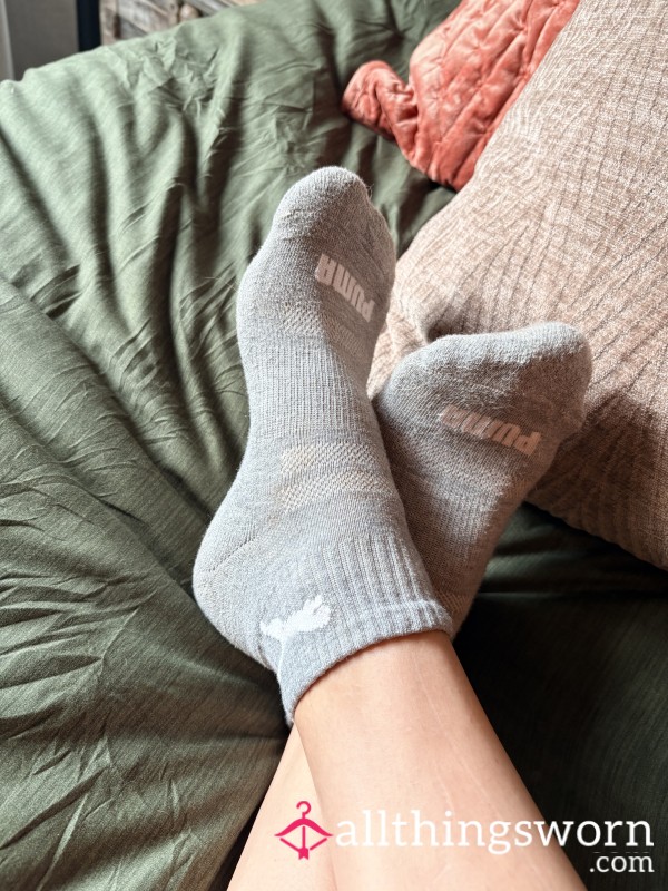 Stinky Gym Socks – Worn Every Day For 1 Full Week – Thick, Sweaty & Ripe
