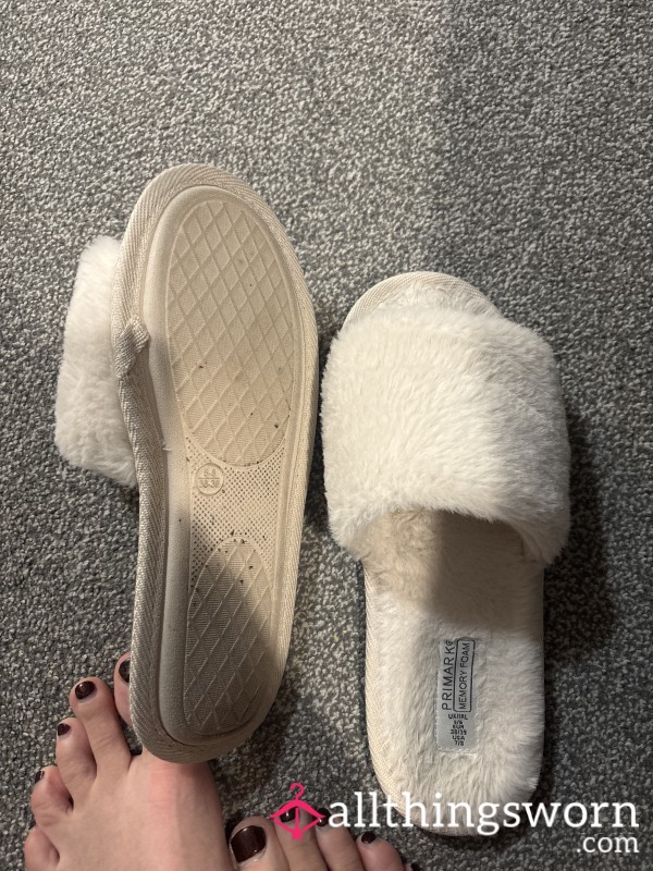 👣 Stinky Slippers 👣