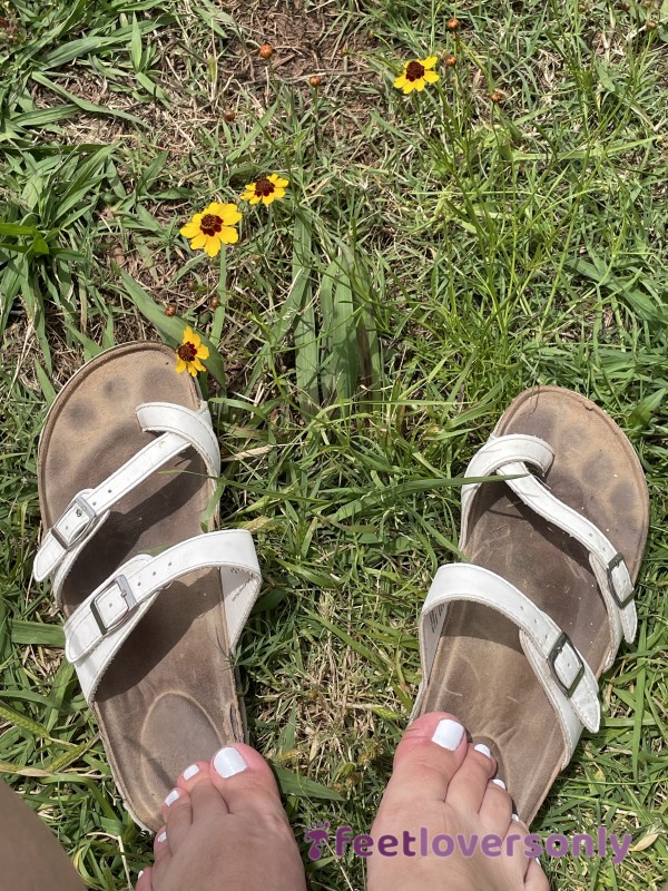 Toe Print Stinky Smelly, White Sandals