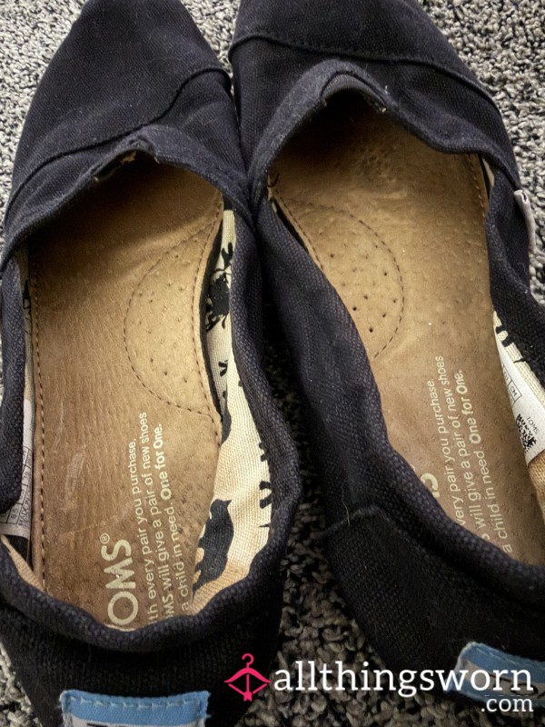 STINKY, SWEATY Very Worn Tom’s 🥵