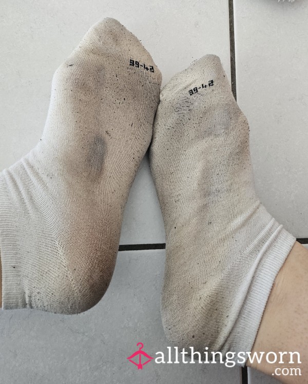 Stinky White Socks 🤢