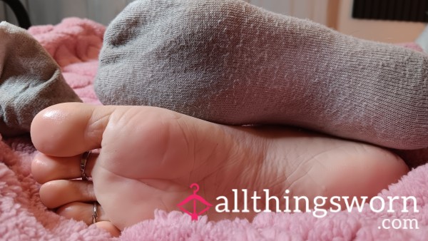 STINKY WHITE SOCKS 3 DAYS WEAR WITH TOE & HEEL IMPRINTS FROM MY SWEATY INSOLES (SEE MY SWEATY SOLES AND TOES IN PICS!)