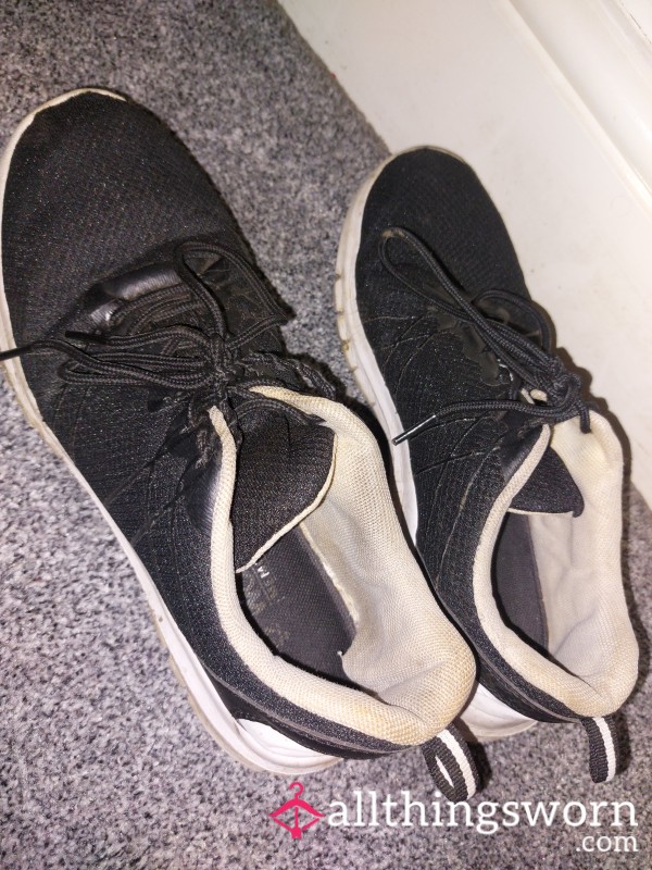 Stinky Workout Trainers