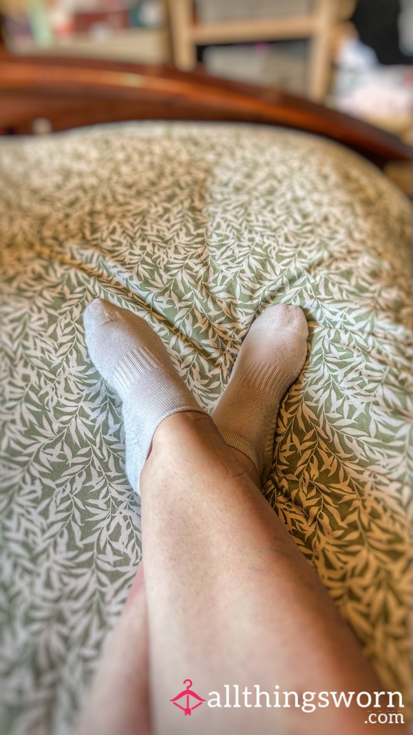 Straight From Poppy’s Soles – Unwashed, Unfiltered