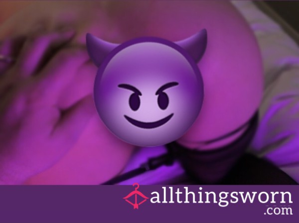 Stranger Squeezing My A** And Rubbing My Pu**y 😈