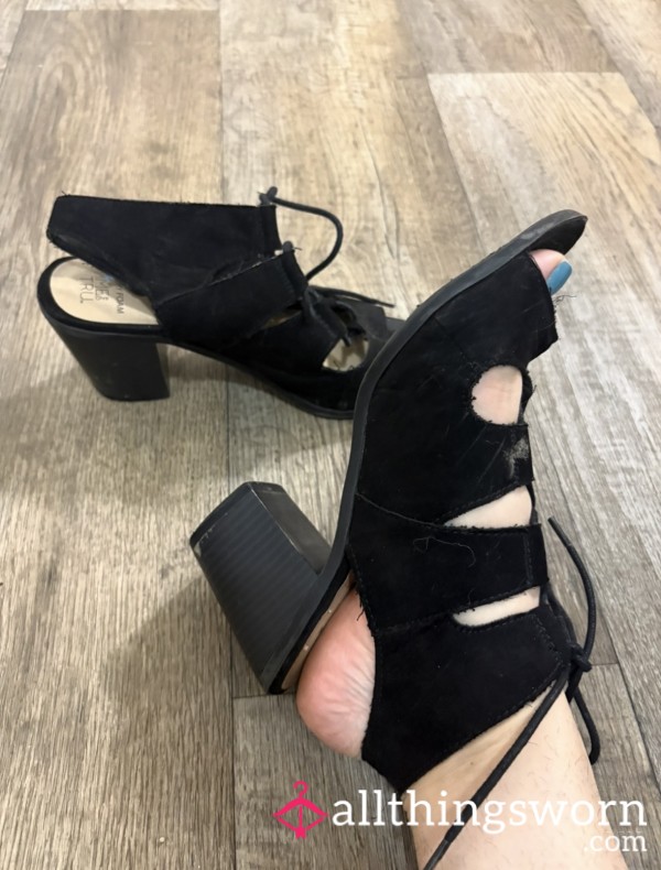 Strappy Chunky Heels 👠