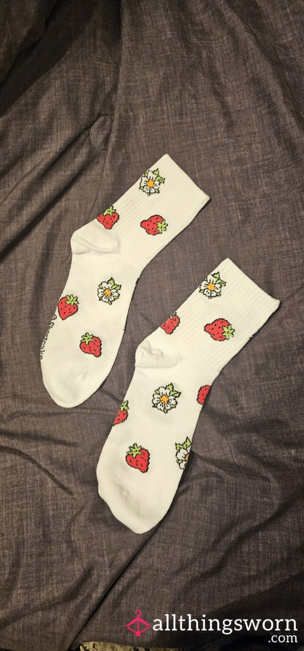 ✨️🍓Strawberry Socks🍓✨️ These Cute White Socks With Strawberries And Little White Flowers On Them Are So Stinking😉 (get It) CUTE!