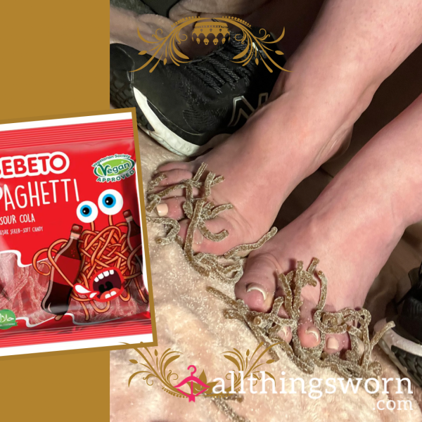 STRAWBERRY SPAGHETTI TOES 🍓Imagine How Sticky & Sweaty These Will Be After A 2 Hour Gym Session….