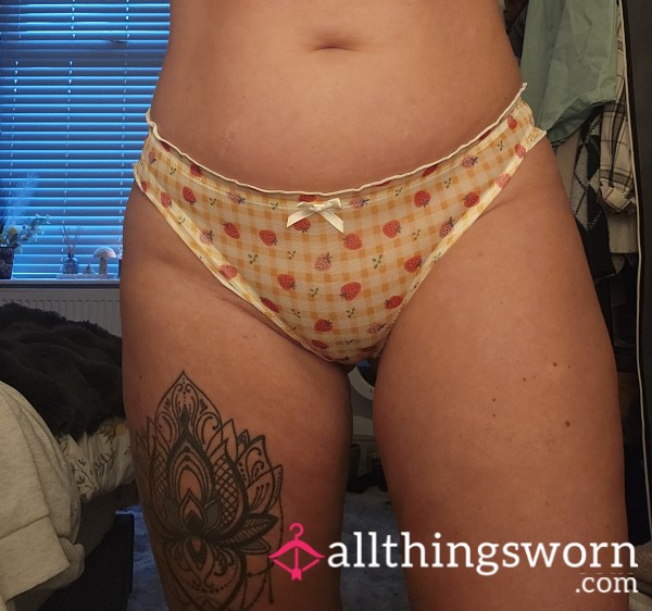 Strawberry & Yellow Gingham Panties 🍓 Size Medium 🍓 48 Hour Wear Included 🍓 Uk Postage 🇬🇧 Inpost Or Royal Mail 🍓 Smell My Scent