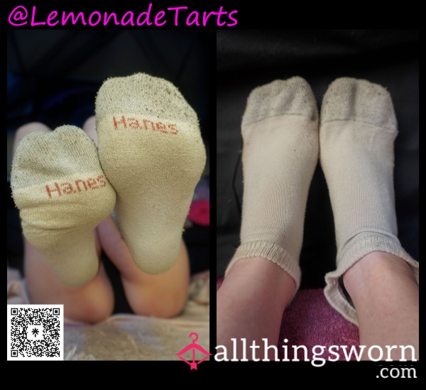 STRETCHED OUT HANES (SOCKS LISTING #19)