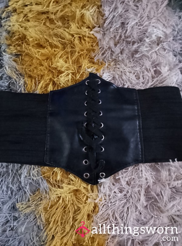 Stretching Elastic Waist Belt With Leather Shoe Laces Front . Size 10. This Has Velcro To Fasten