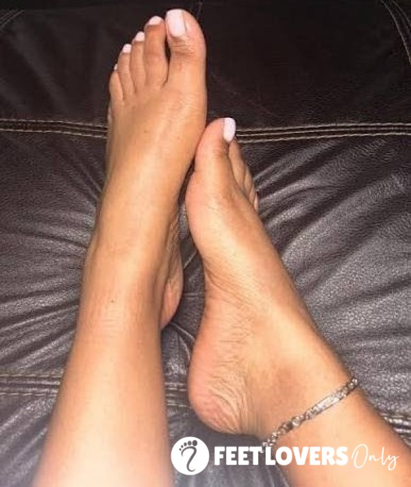 Suck On My Toes 🦶🏽🦶🏽💦