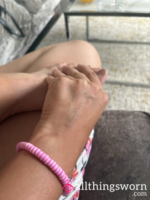 Suckable Sweaty Toes