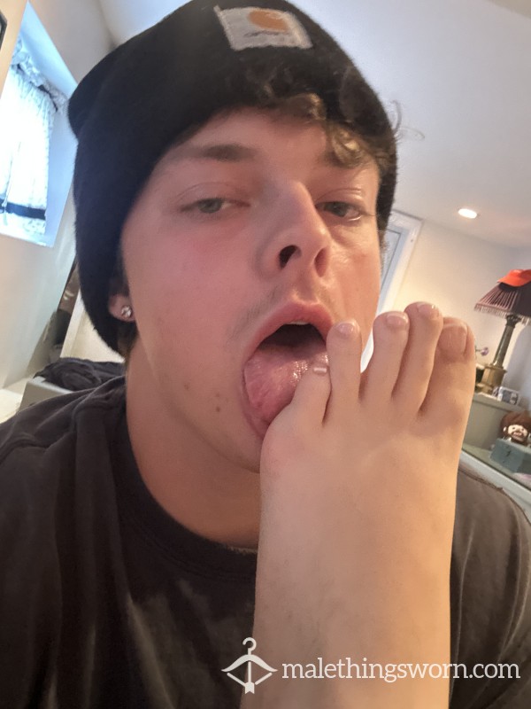 Sucking S**y Painted Toes