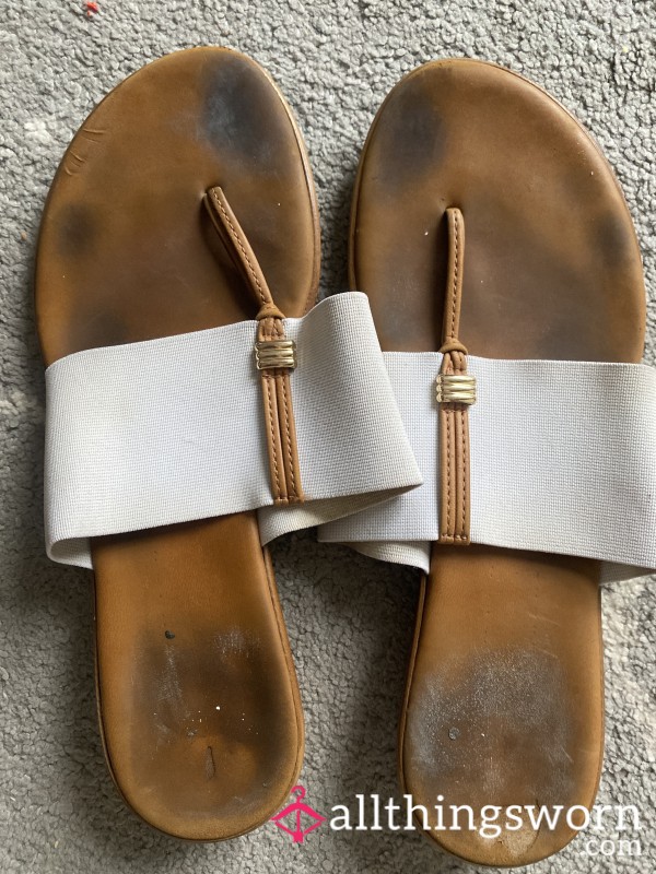 Summer Flip Flops With Well Defined Toe Prints