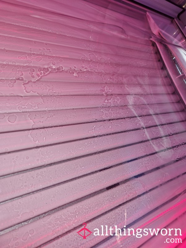 Sunbed Sweaty Tissue