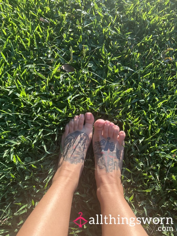 Sunkissed Soles In The Gra** – Instant Photo Set