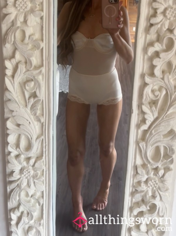 💯💋🔥😍 SUPER Hot!! High Waisted Panties—-old School/Marilyn Monroe Type Style—-cla**y, Elegant, Silky—-true Vintage In An Ivory/white Color—-