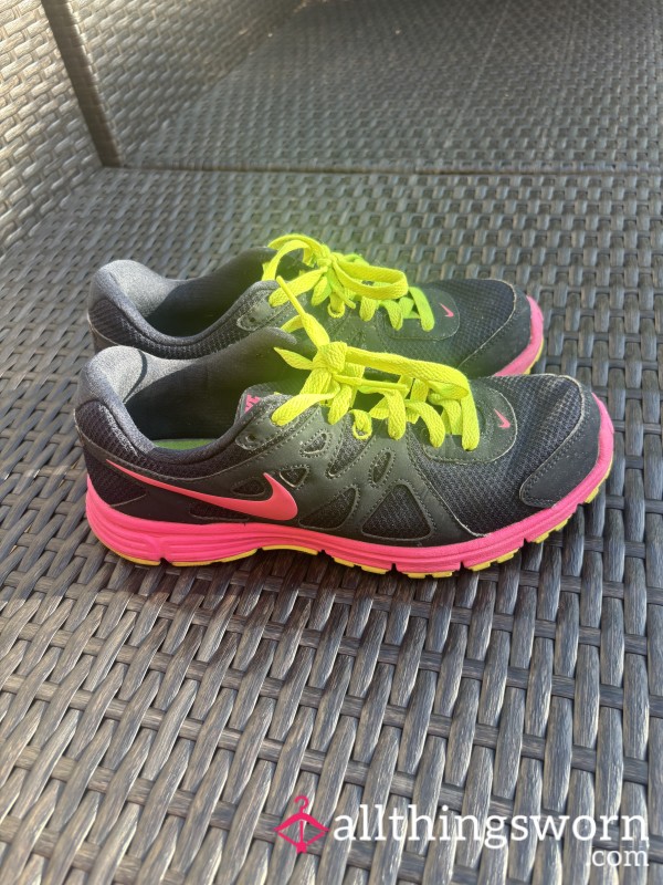 Super Seasoned Stinky Running Sneakers. 10+ Years Old