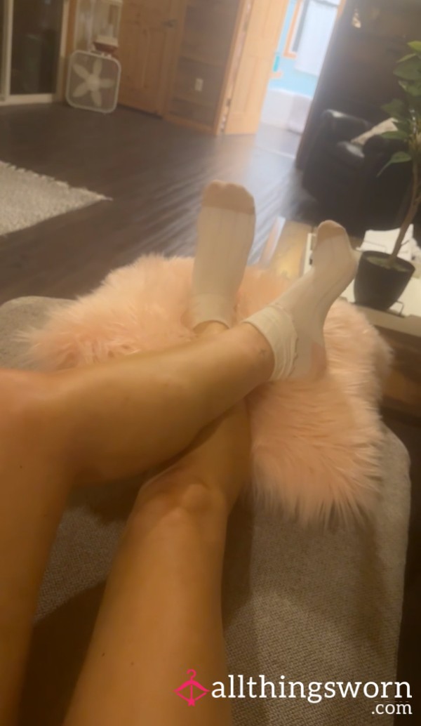 Super S**Y White, Pink/heels Tan/tipped  CUTE Ankle/ruffle Edged Socks!! 💯💋😍🥵