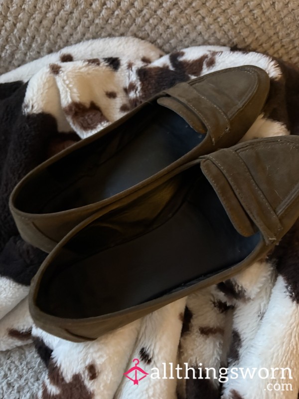 Super Smelly Office Flats