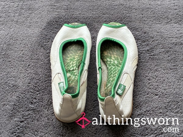 *SOLD* Super Stinky Reebok P**p Toe Flats