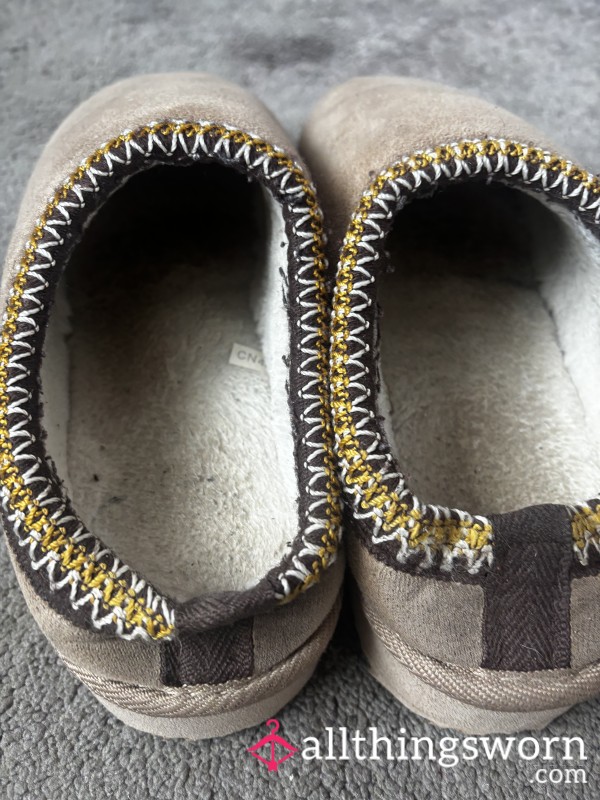 Super Worn Dirty Old Slippers Size 7