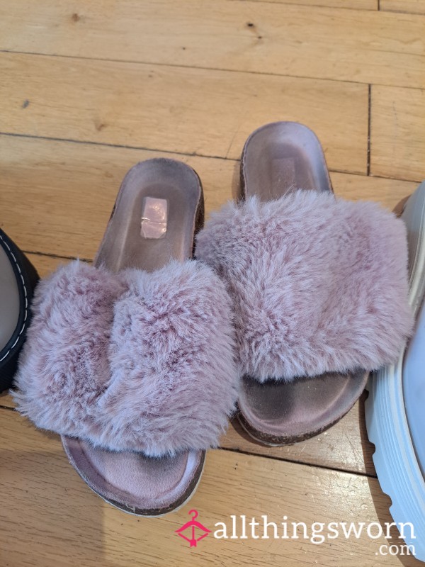 Super Worn Fluffy Sandals