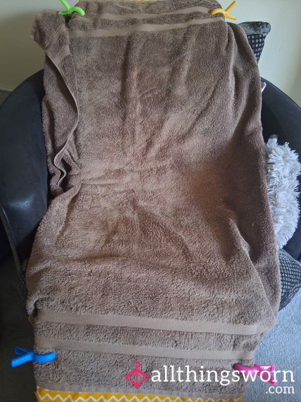 😎Sweaty Brown 👙Sunbed Used Towel ✨️