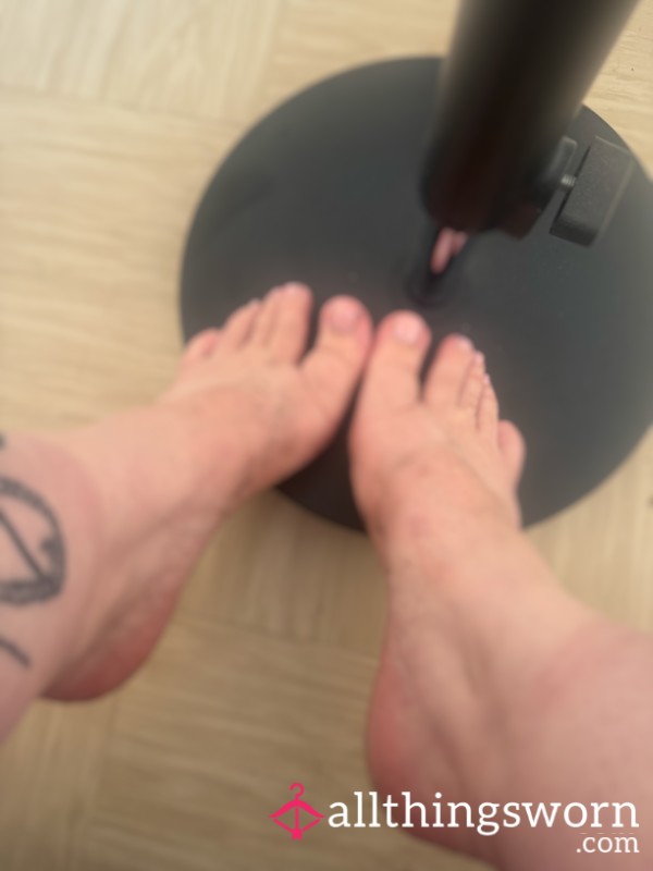 Sweaty Dirty Feet After Being Out All Day 👣