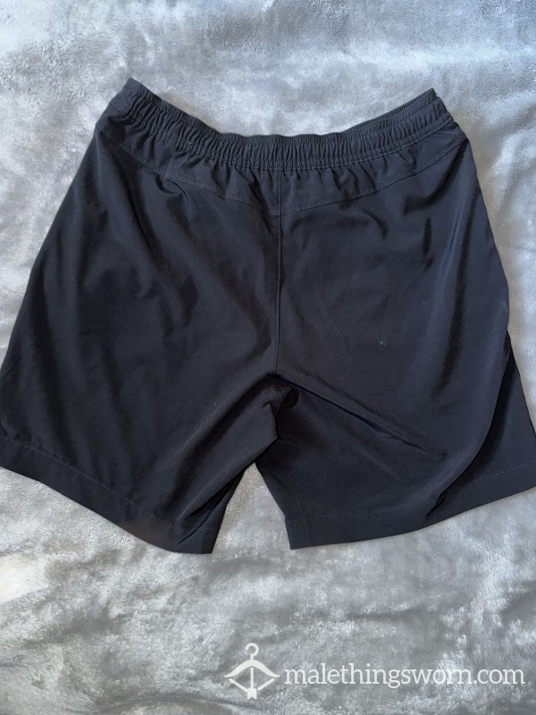 SWEATY GYM SHORTS