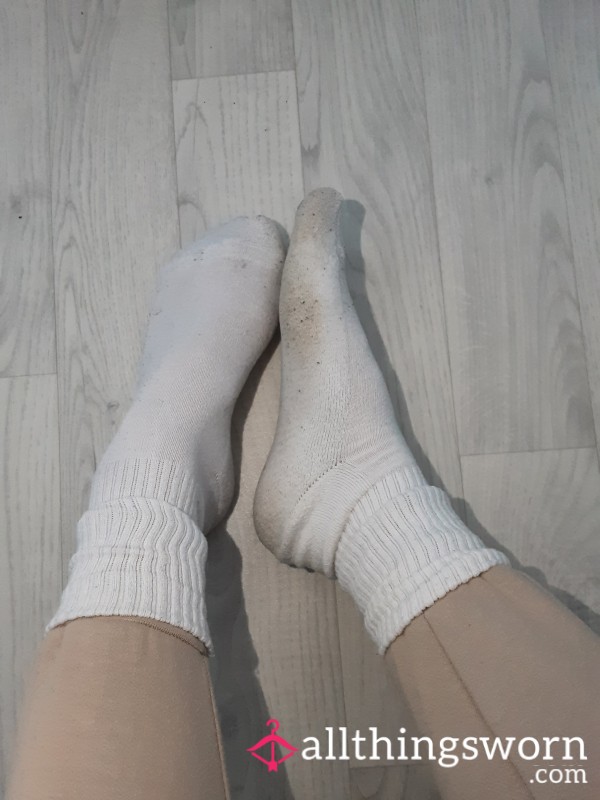 Sweaty Gym Sock Removal 🧦