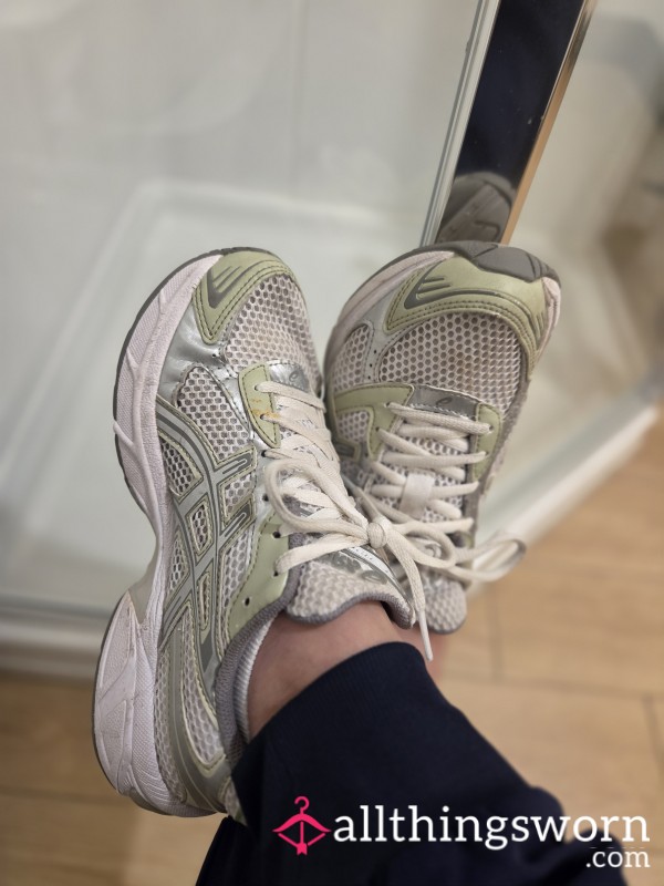 Sweaty Shoes 🦵👟