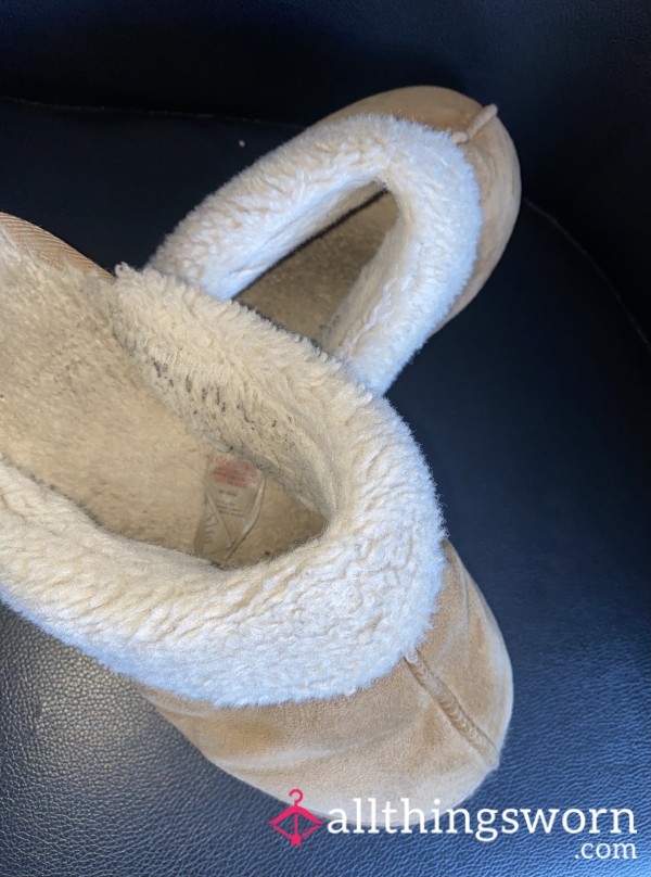 Sweaty Slippers 🤤