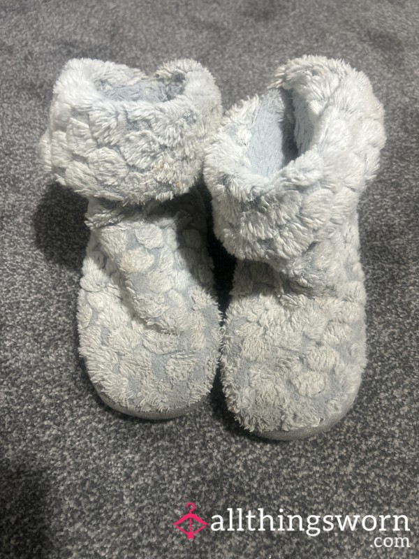 Sweaty Smelly Fluffy Slippers 🦶