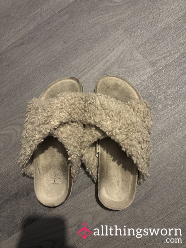 Sweaty Smelly Slippers 👣💦