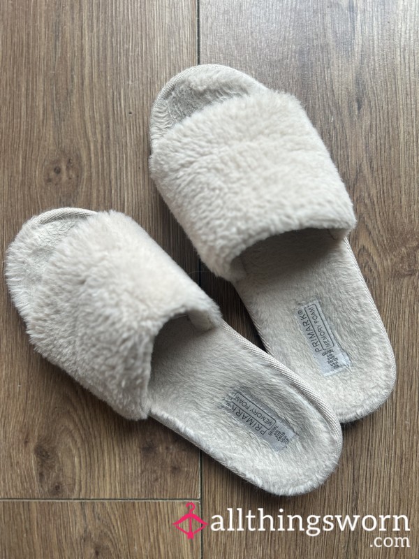 Sweaty, Stinky Cream Slippers! 🦶🏼