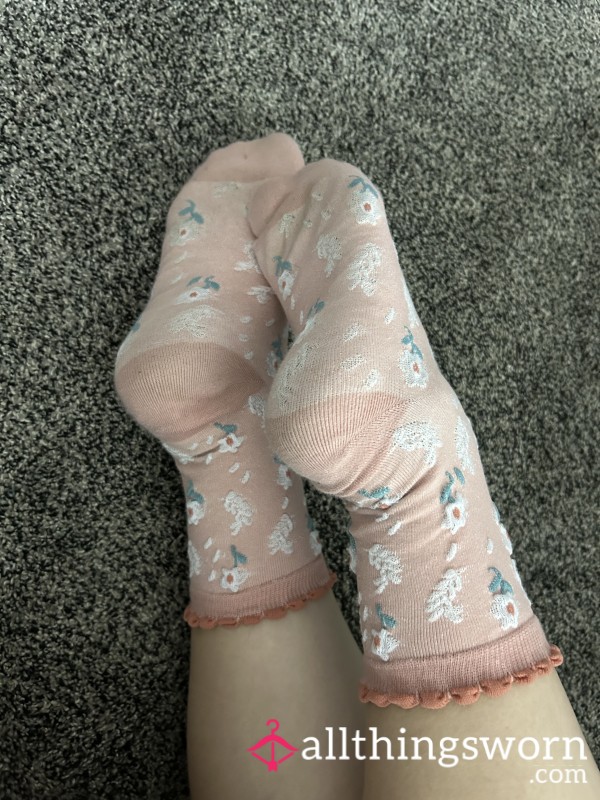 Sweaty, Stinky Pink Socks 🦶