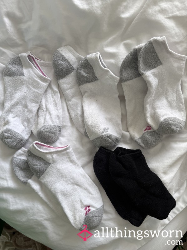 🏃‍♀️🔥 Sweaty, Stinky Trainer Socks