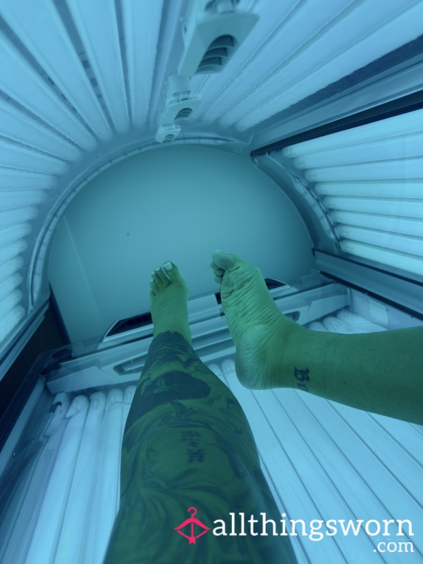 Sweaty Sunbed Feet Pictures