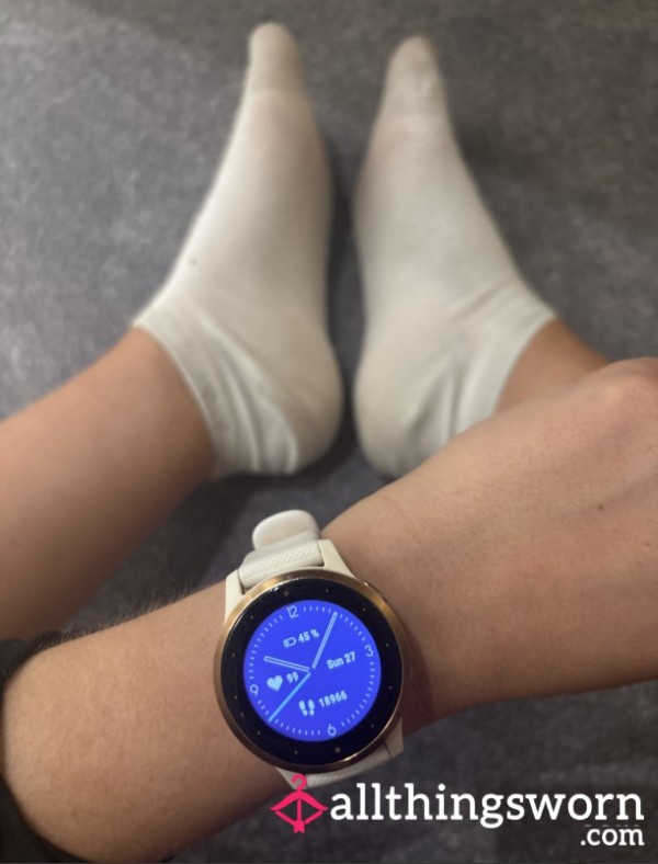Sweaty White Ankle Socks With Step Count